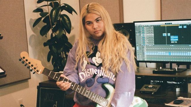 Hayley Kiyoko's "relatable" Lounge Outfits